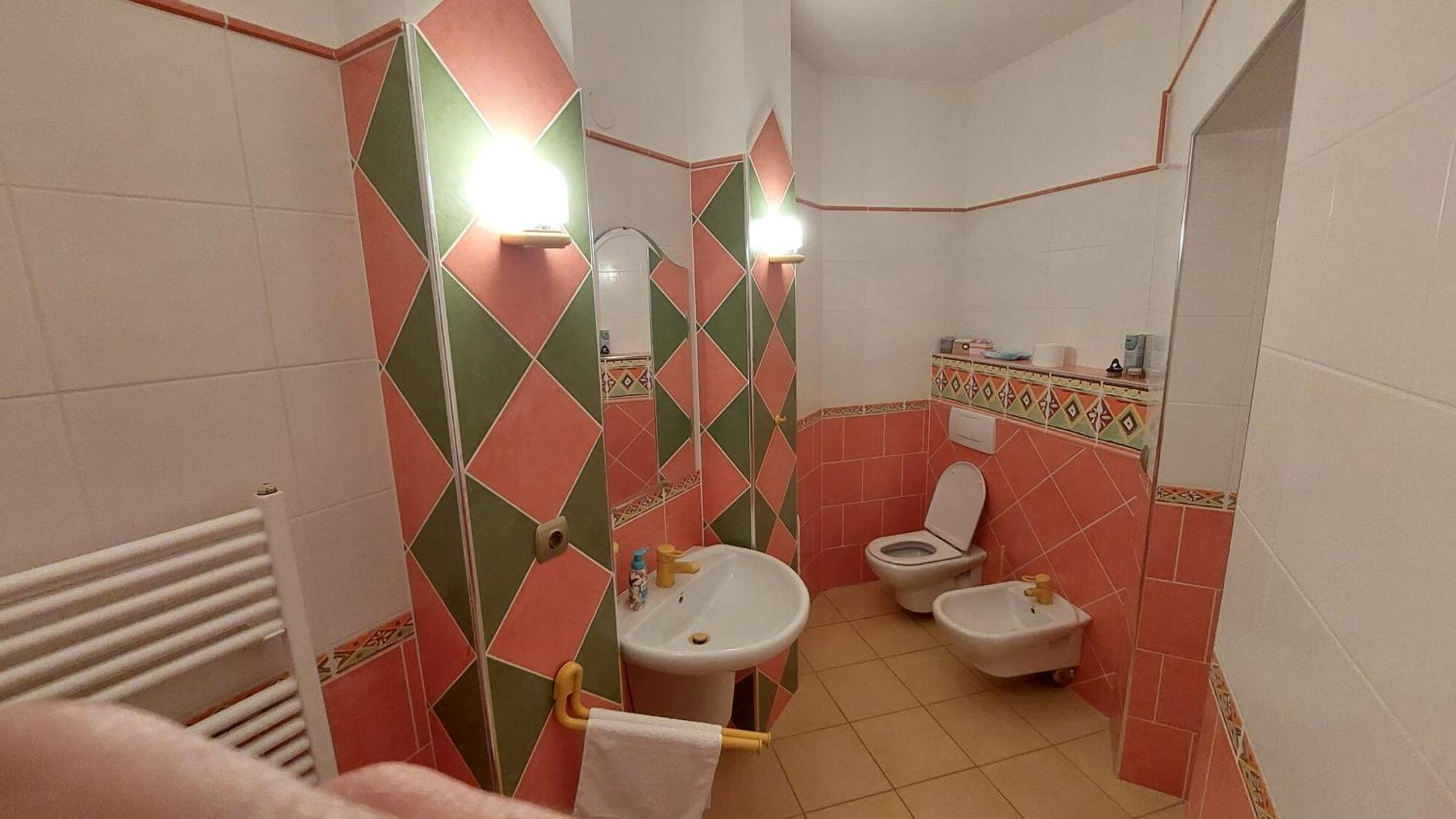 Castle Garden *** Apartment Szombathely Phòng bức ảnh