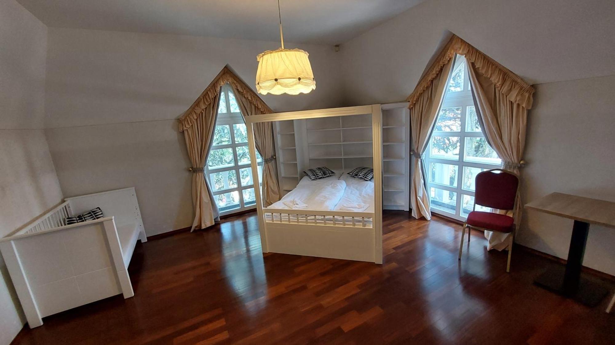 Castle Garden *** Apartment Szombathely Phòng bức ảnh