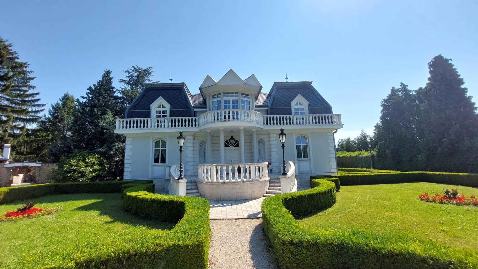 Castle Garden *** Apartment Szombathely Ngoại thất bức ảnh
